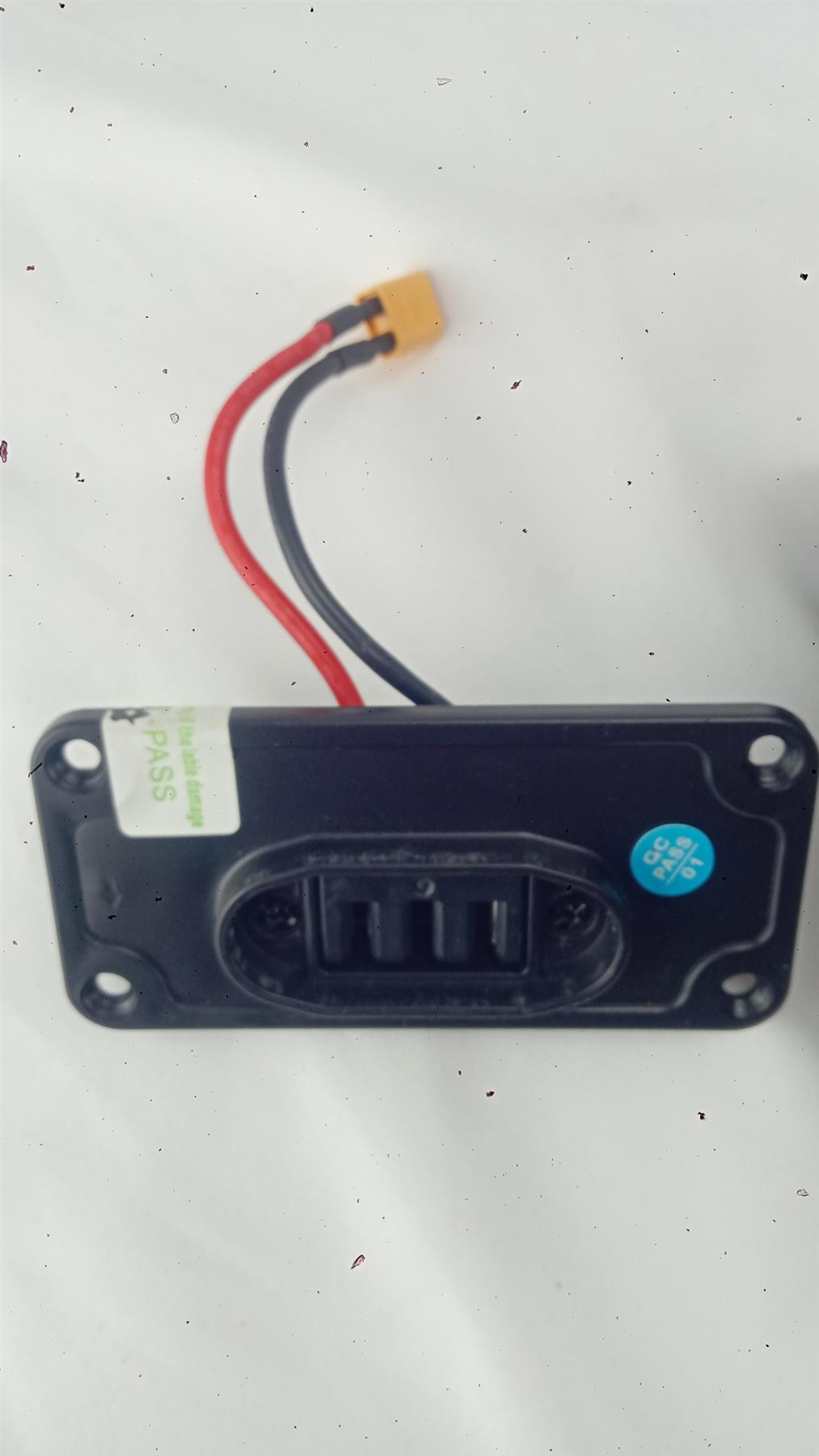 USED Genuine electriQ E-SC1 Alu battery box, end caps (No lock & charging port) USED Genuine electriQ E-SC1 Alu battery box, end caps (No lock & charging port) - Electric Maxx